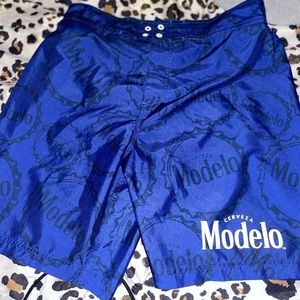 Modelo swimming trunks
